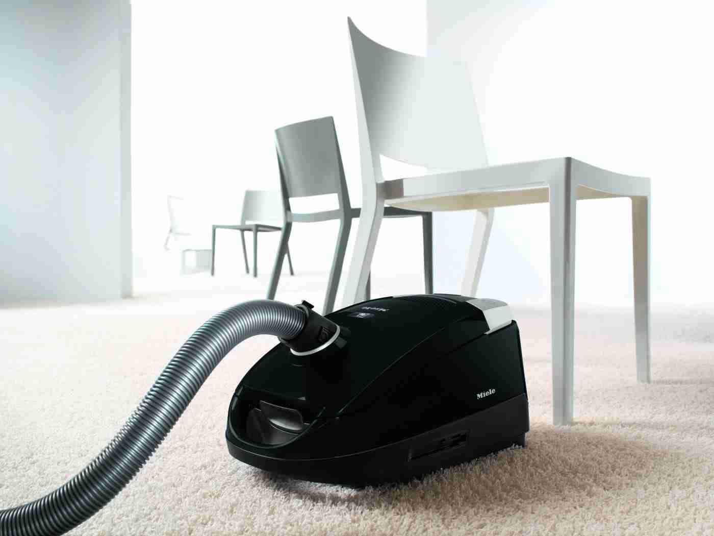 Miele Compact C2 HEPA Bagged Canister Vacuum Cleaner - Image 2