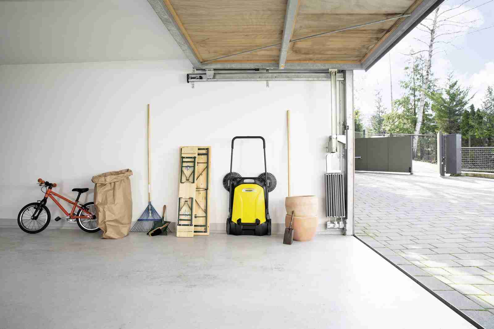 Karcher S4 Twin Commercial Vacuum Push-Sweeper - Image 3