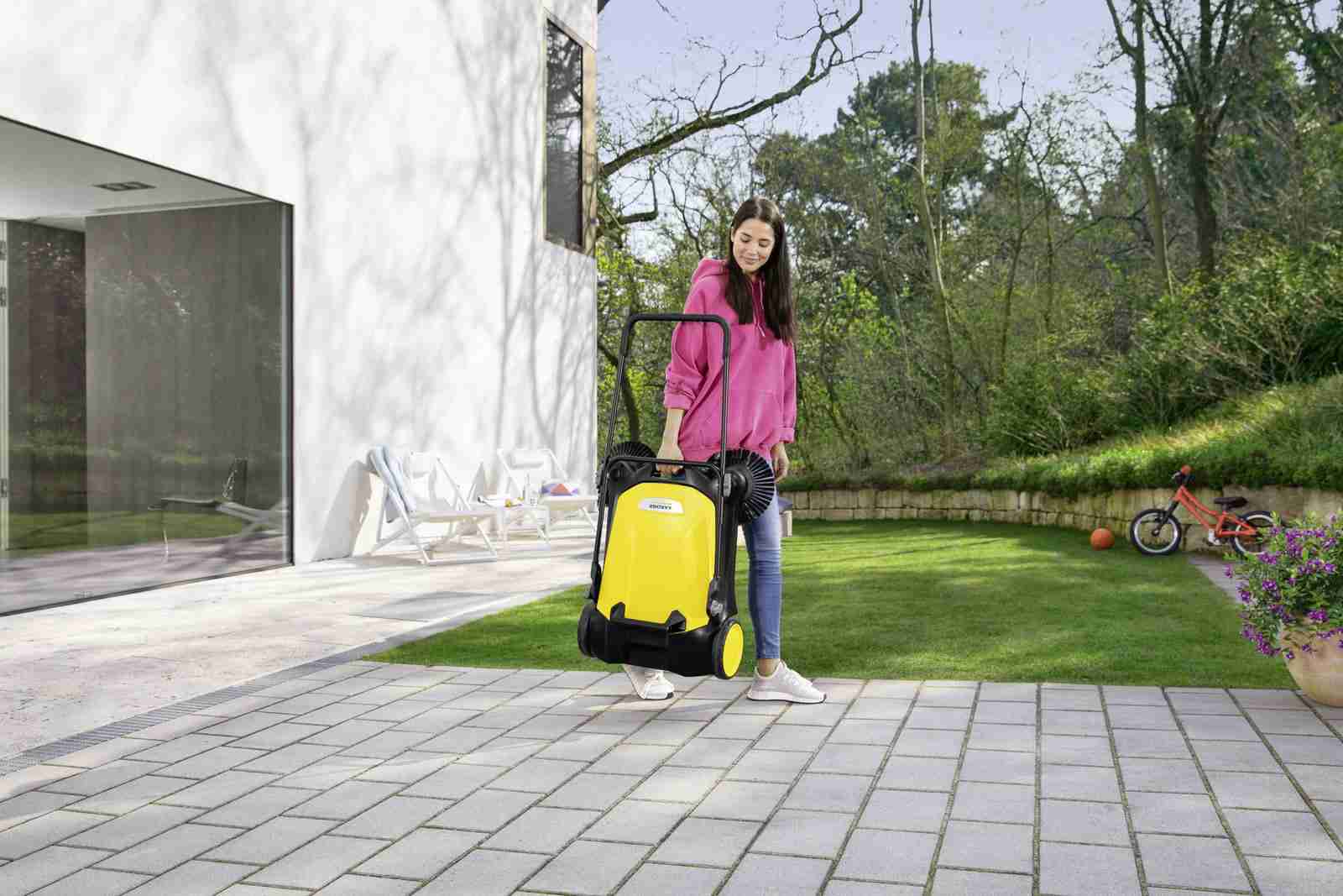 Karcher S4 Twin Commercial Vacuum Push-Sweeper - Image 4