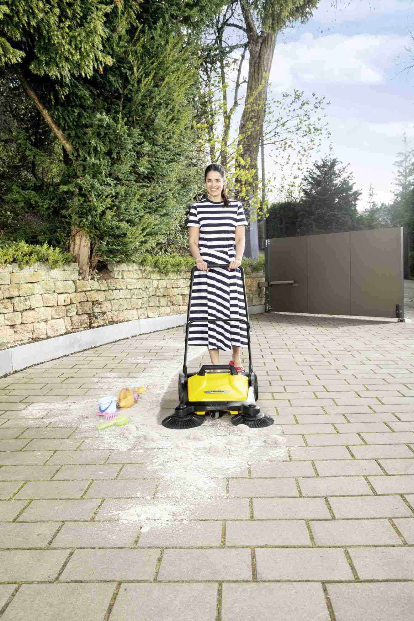 Karcher S4 Twin Commercial Vacuum Push-Sweeper - Image 5