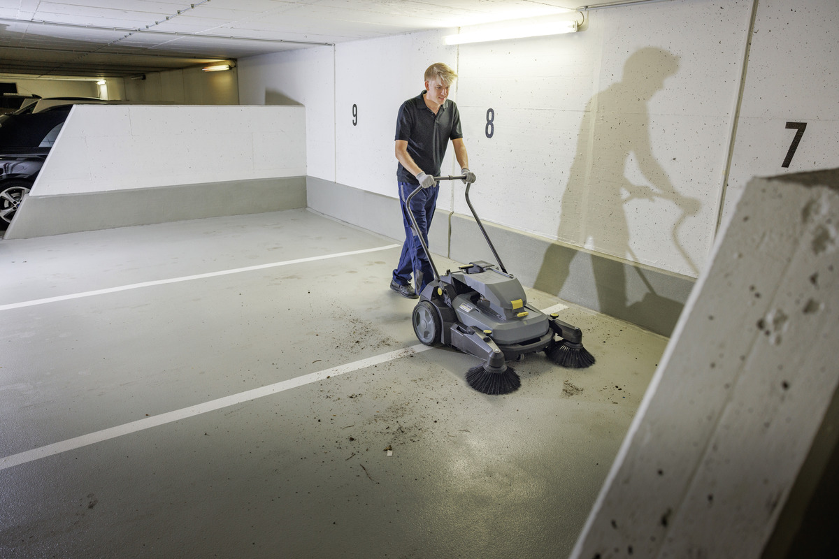 Karcher KM70/30 C BP PACK 2SB Commercial Walk-Behind Vacuum Sweeper - Image 2