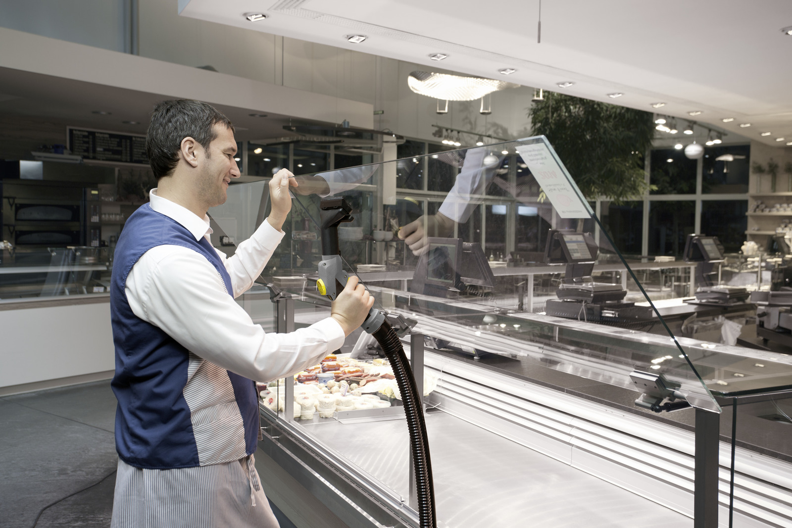Karcher SGV 8/5 Classic Steam & Wet Vacuum Cleaner - Image 4